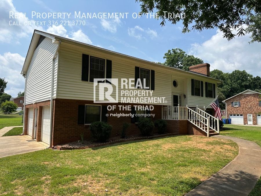 Primary Photo - DAVIDSON CO CLEMMONS - 3BR/2BA Home on Cor...