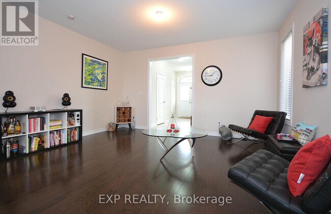 Building Photo - 2105 Falling Green Dr