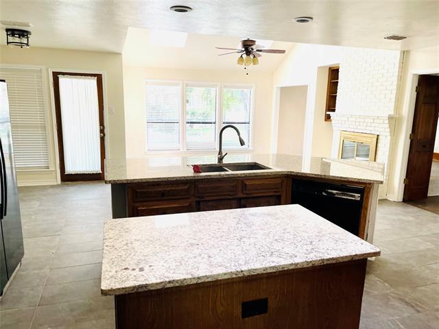 Foto del edificio - 2323 Highlands Creek Rd