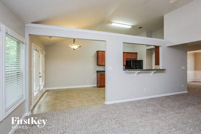 Foto del edificio - 2557 Woodford Ln NE