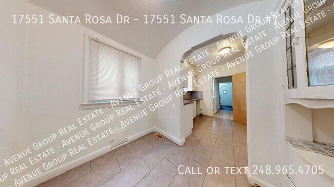 Foto del edificio - 17551 Santa Rosa Dr