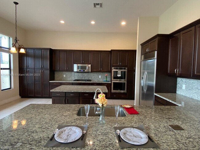 Foto del edificio - 5 br, 6.5 bath House - 8248 Lost Creek Ln