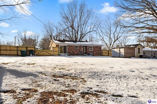 Foto del edificio - 1045 Greenway Dr