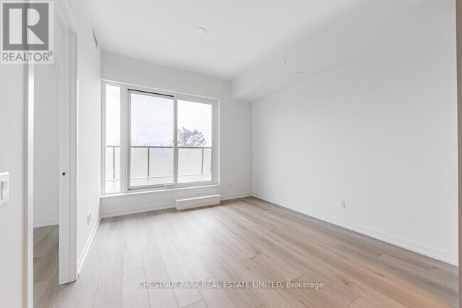 Building Photo - 863 St Clair Ave W