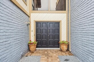 Building Photo - 5809 Dolores St