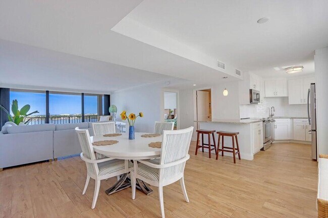 Foto del edificio - 130 Lakeshore Dr