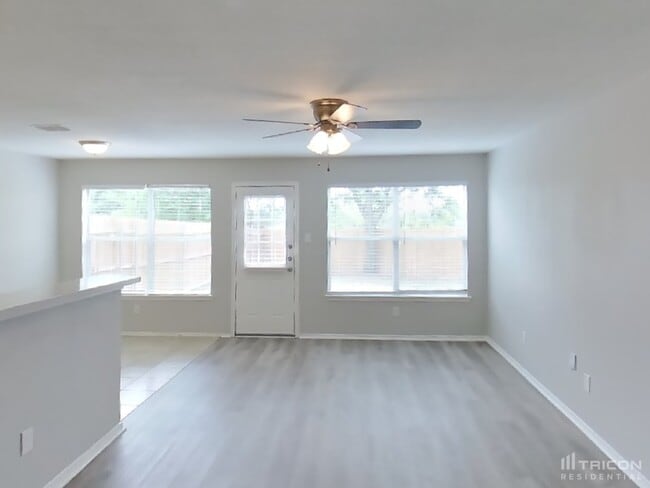 Building Photo - 1532 Pine Ln
