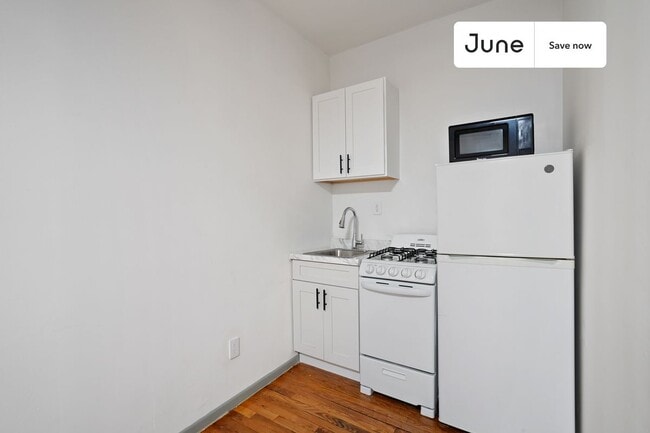 Foto del edificio - 235 W 63rd St