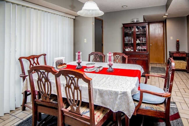 Building Photo - 2 Bed & 2 Bath Condo