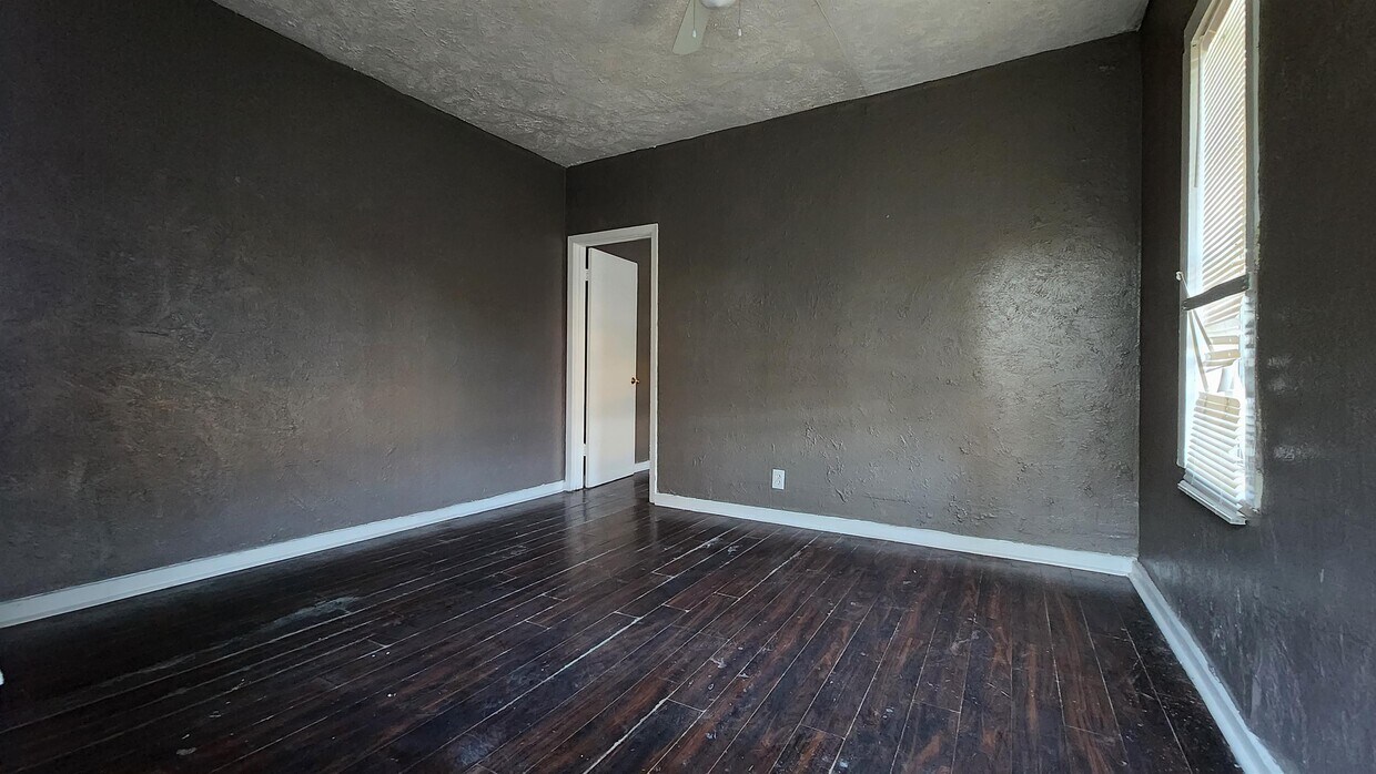 Building Photo - 2725 Lilly St