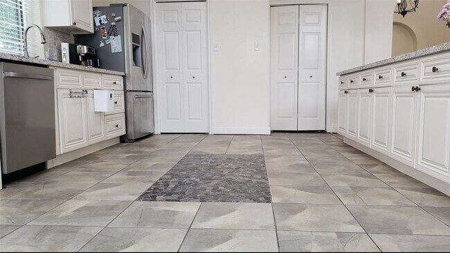 Foto del edificio - 12215 Ella Lee Ln