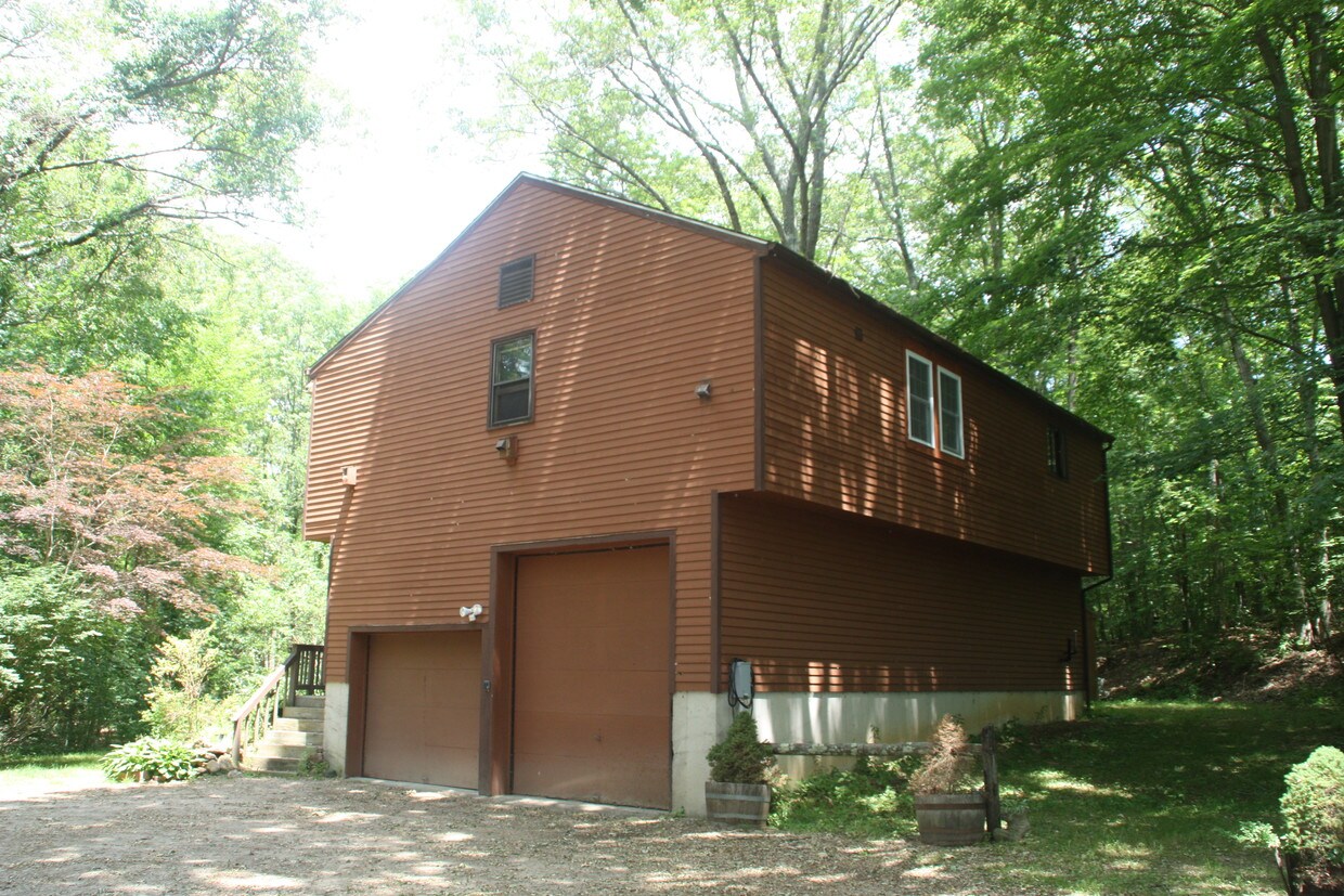 6 Lena Ln, East Hampton, CT 06424 Apartments 6 Lena Ln East Hampton