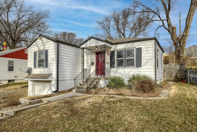 Building Photo - 3414 Forest Lawn Ave