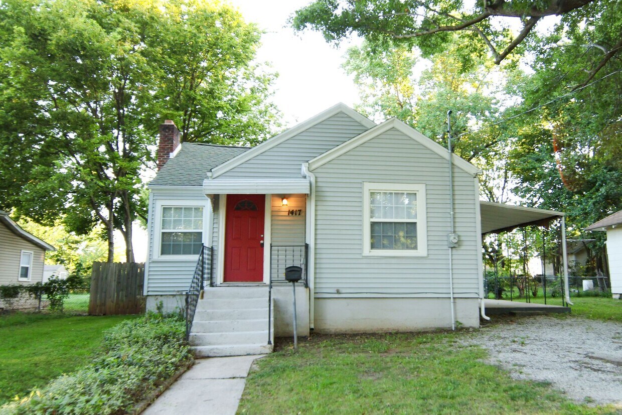 Foto principal - Updated 3BR/2BA House Near MSU – Garage, B...