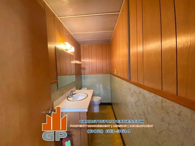 Foto del edificio - 446 Railroad St