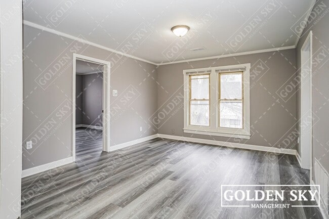 Building Photo - 115 E Willard St