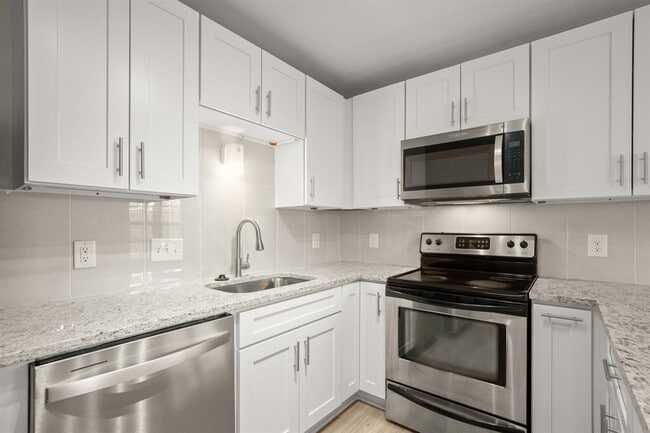 Building Photo - 1013 W 23rd St