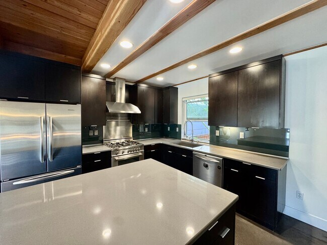 Building Photo - Wallingford Home