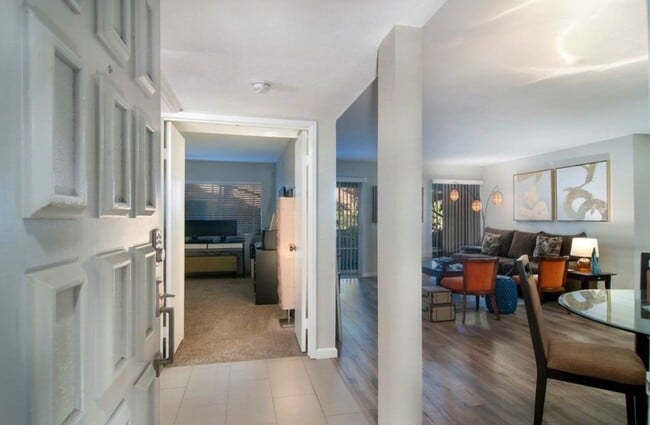 Building Photo - Spacious 2BR/2BA