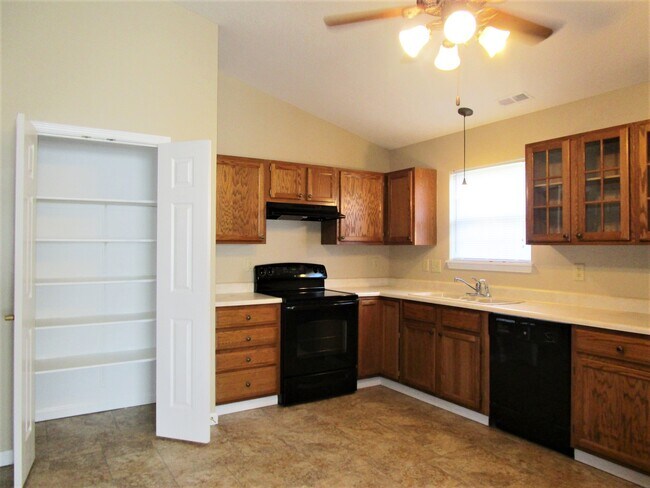 Foto del edificio - 5533 Crown Woods Cir