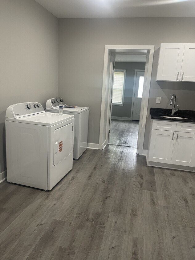 Foto principal - 736 Jeffrey St