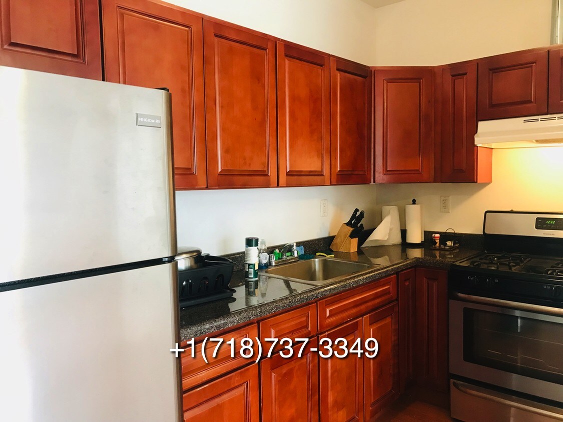 Foto principal - 1064 Fulton St
