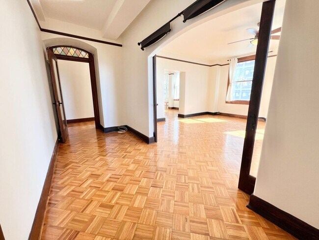 Foto del edificio - Ocean View Living in the Heart of Long Beach – 1 Bed / 1 Bath Corner Condo