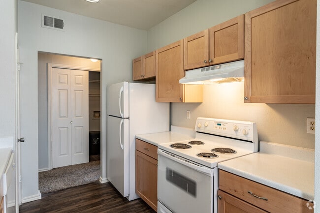 2BR, 2BA - 1,054SF - Villas at Bandera