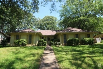 Building Photo - 2214 Heather Ln