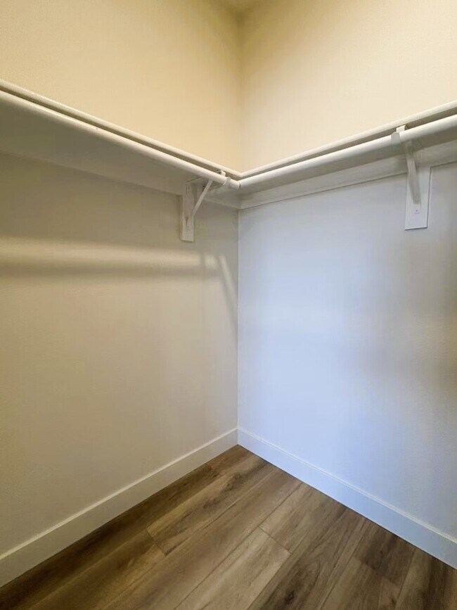 Foto del edificio - 2112 Fred Brown Dr