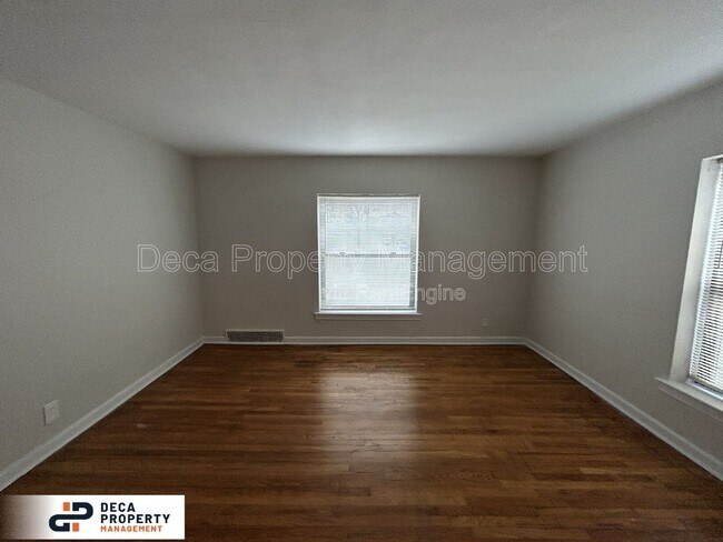 Foto del edificio - 6926 MacKenzie Rd