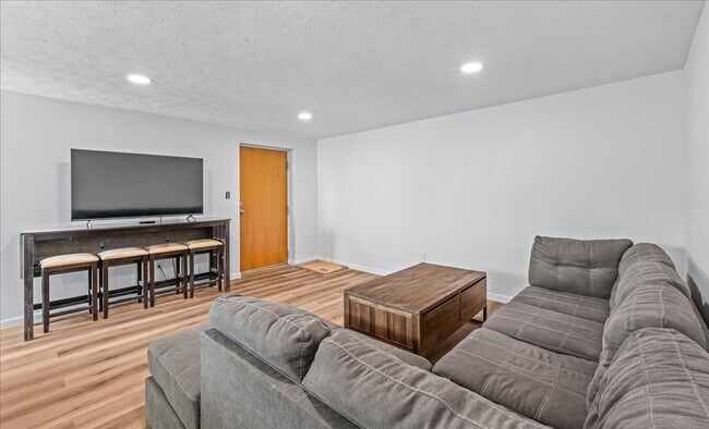 Foto del edificio - 120 S 38th Ave