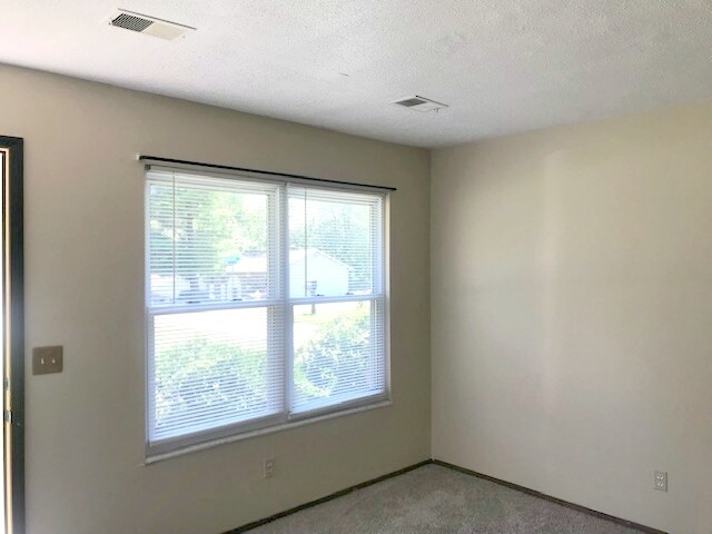 Building Photo - 6776 Heritage Dr