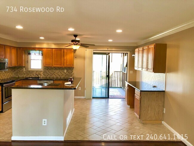 Building Photo - 734 Rosewood Rd