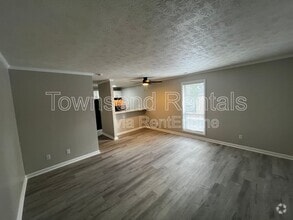 Building Photo - 5850 Century Oaks Dr
