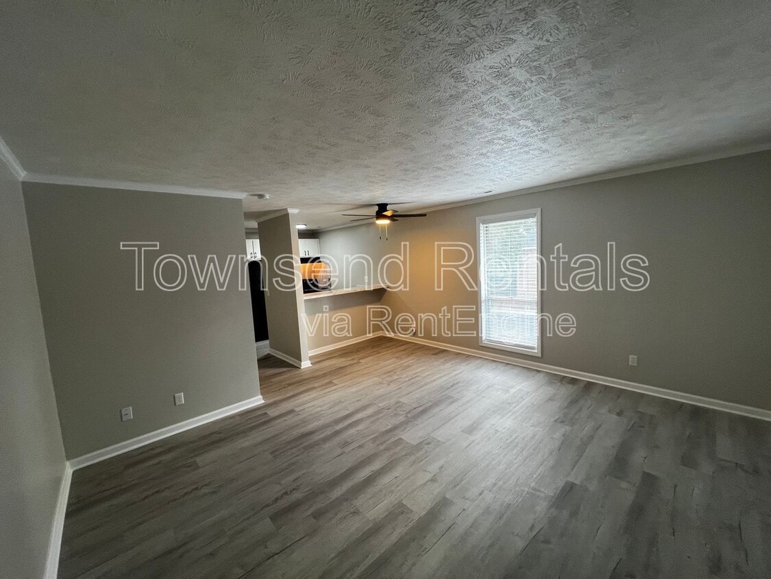 Primary Photo - 5850 Century Oaks Dr