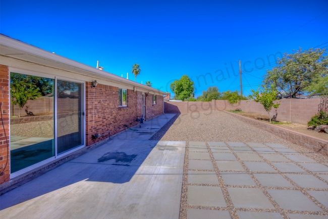 Foto del edificio - 6821 E 4th St