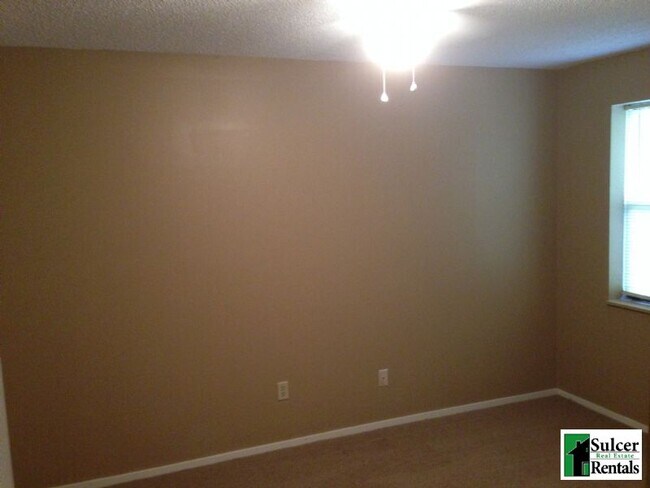 Building Photo - Newly Renovated apartments at an affordabl...
