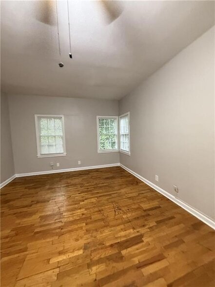 Foto del edificio - 3548 E Main St