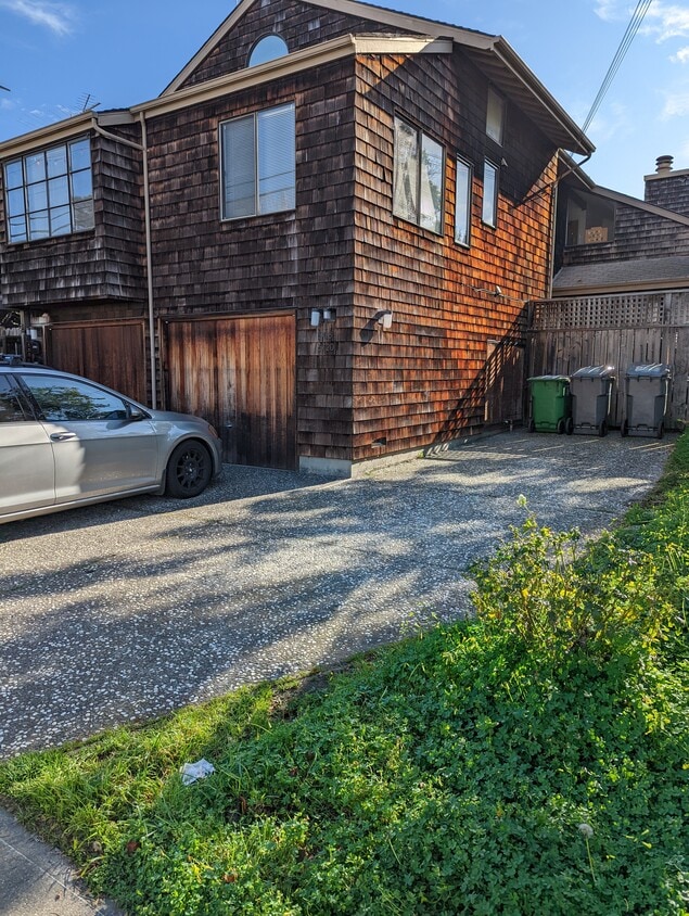 Primary Photo - 5720 Claremont Ave