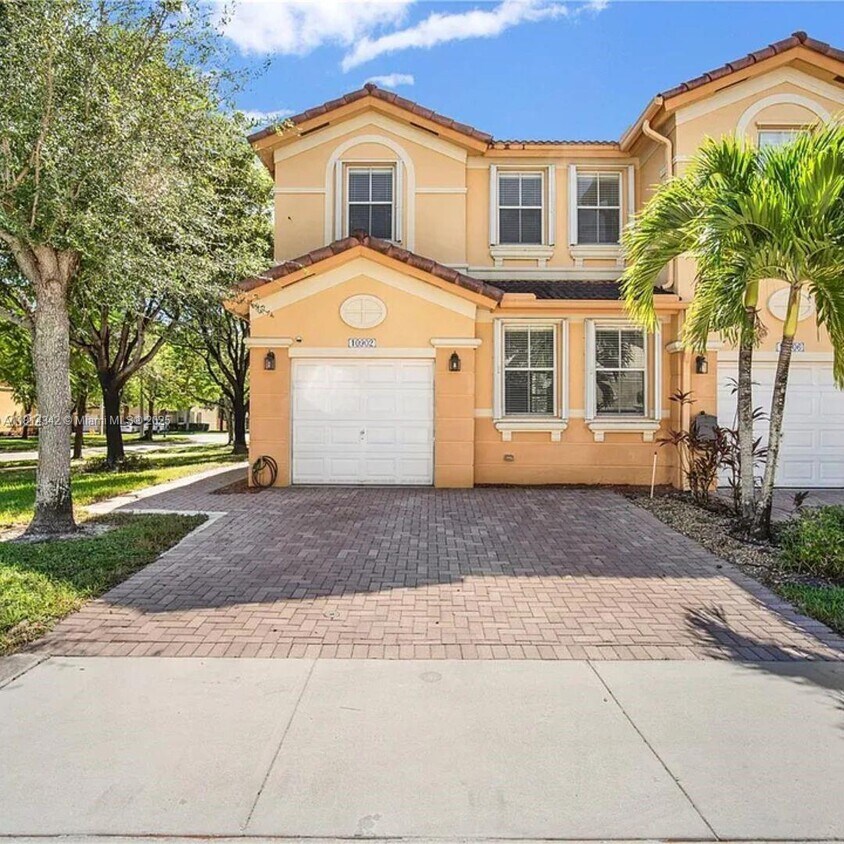 Foto principal - 10902 NW 79th St