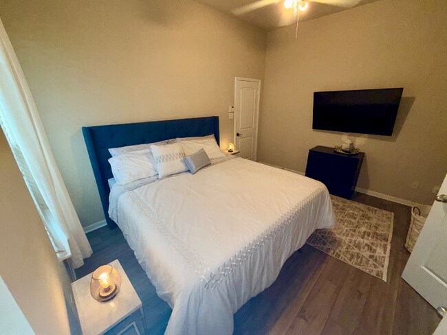 Foto del edificio - 3211 Bainbridge Hill Ln