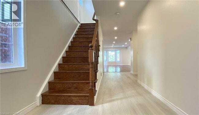 Building Photo - 511 Clipper Dr