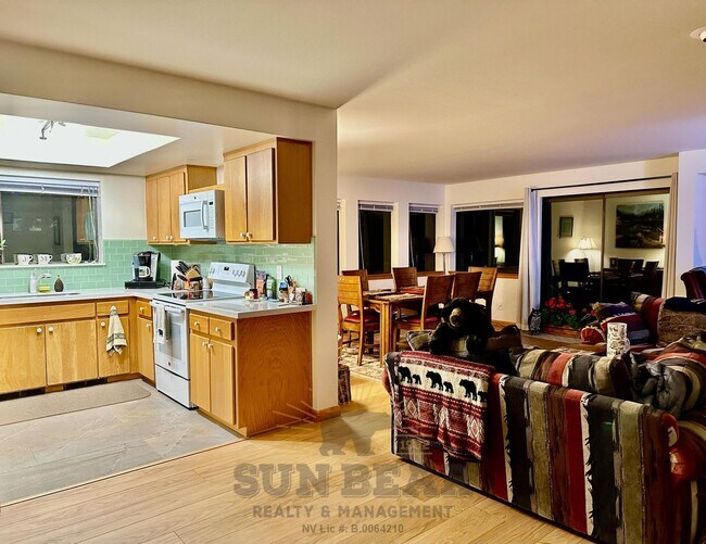 Building Photo - Adorable Condo - Perfect for Watching Suns...