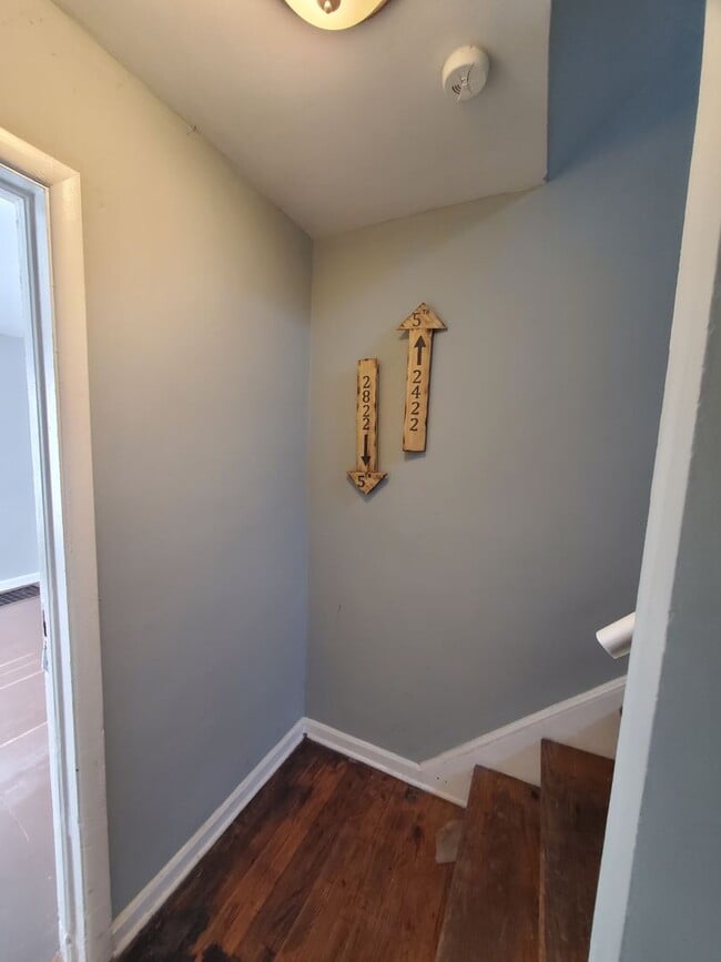 Building Photo - 2822-2824 E 5th Ave