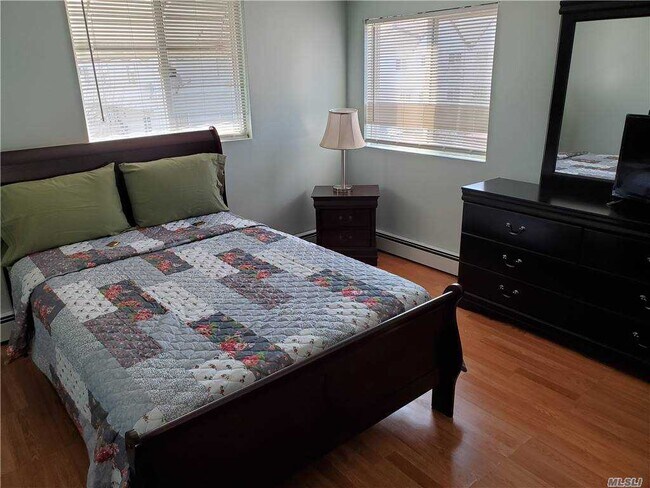 Building Photo - 624 Beach 64th St