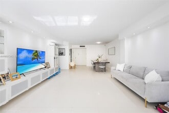 Building Photo - 1001 91st St