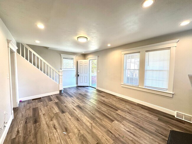 Foto del edificio - Updated 3 Bedroom, 1 Bath Home on a Quiet ...