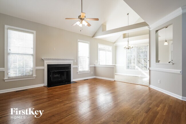 Foto del edificio - 311 Lucas Park Dr