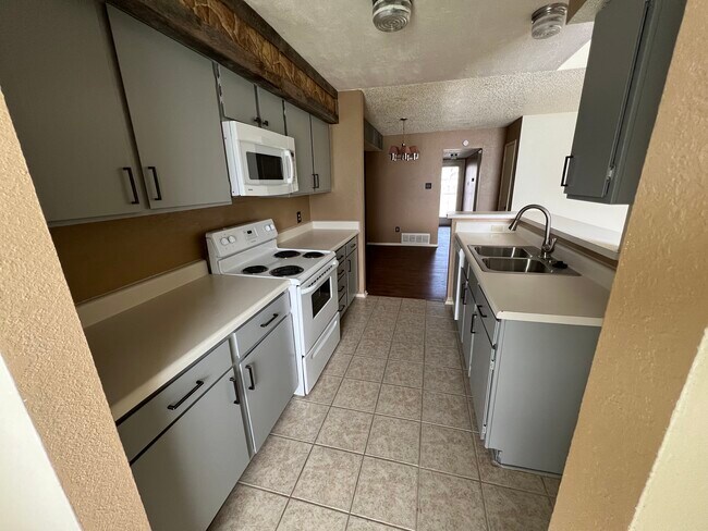 Building Photo - 123 Myers Dr